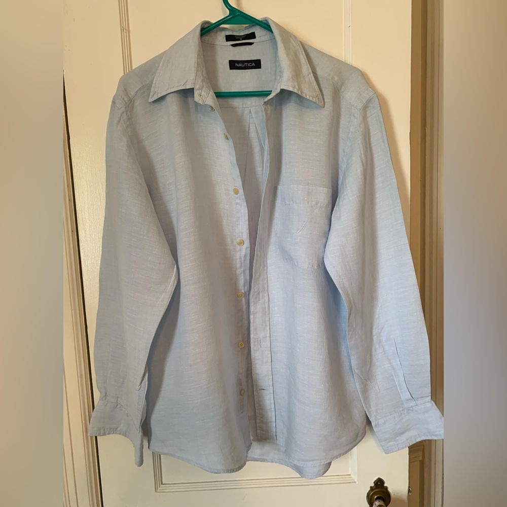Nautica Linen men’s Shirt in in baby blue. Size small.